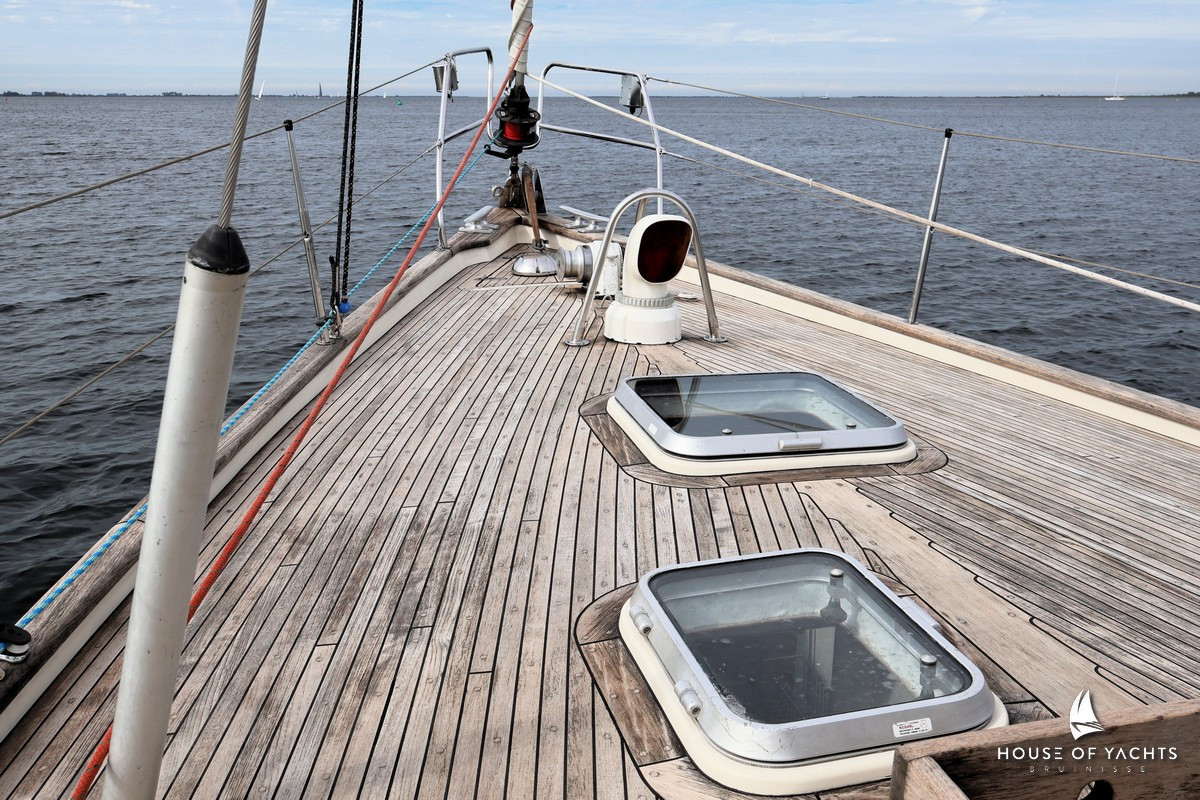 Hallberg-Rassy 42E