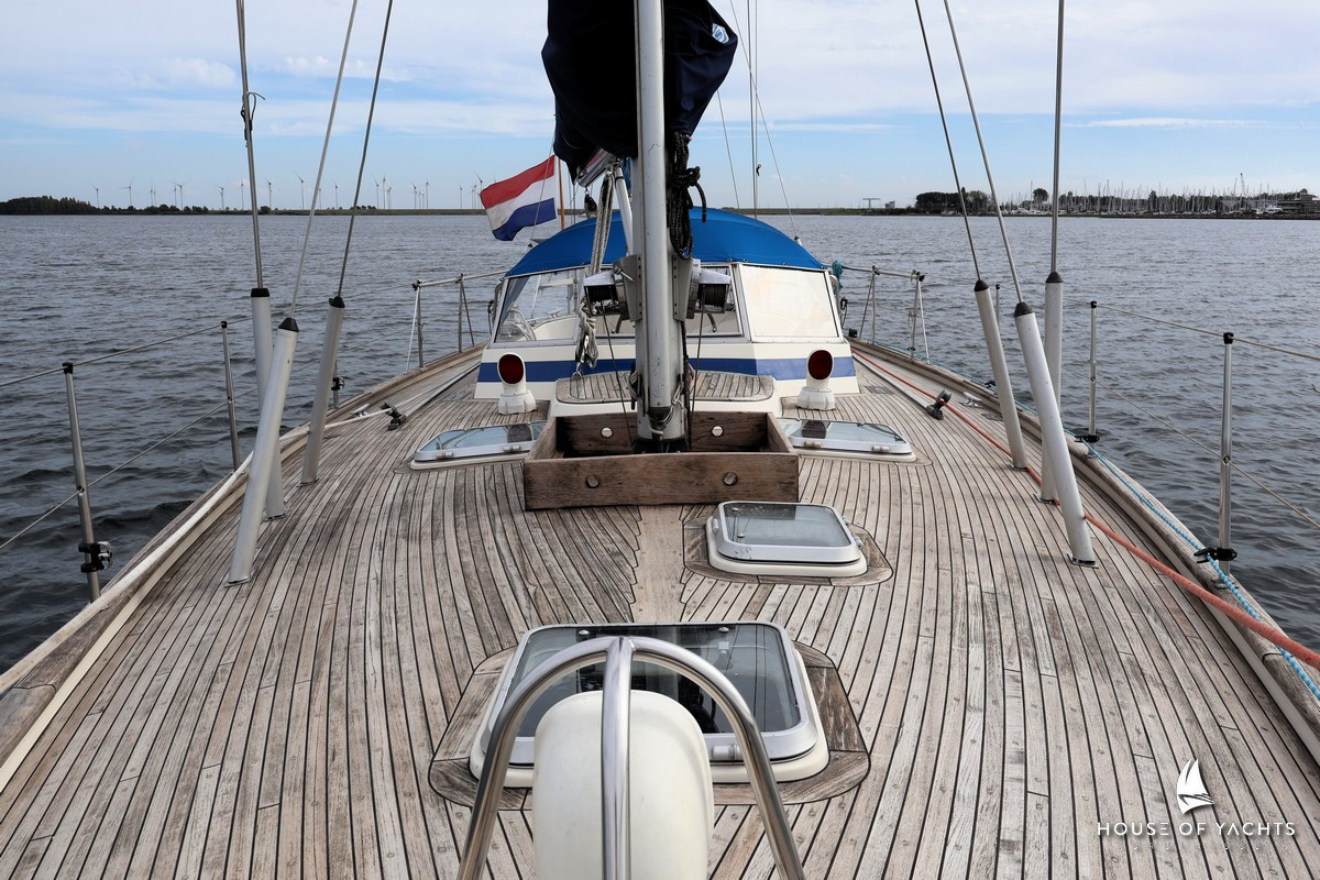 Hallberg-Rassy 42E