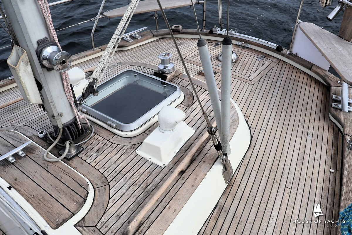Hallberg-Rassy 42E