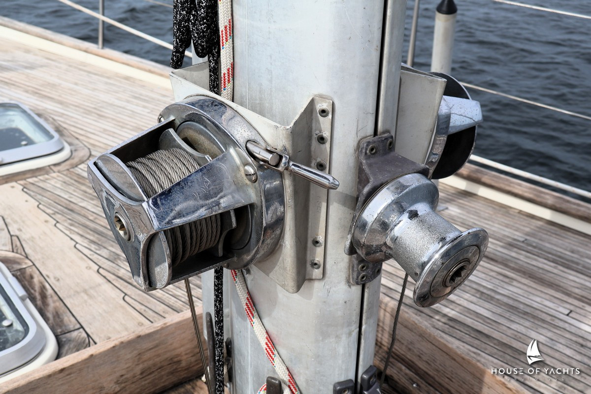 Hallberg-Rassy 42E