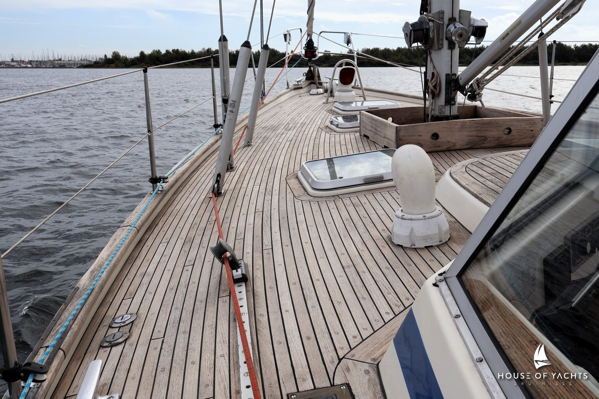 Hallberg-Rassy 42E