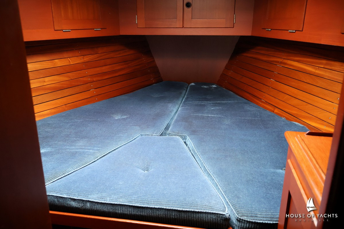 Hallberg-Rassy 42E