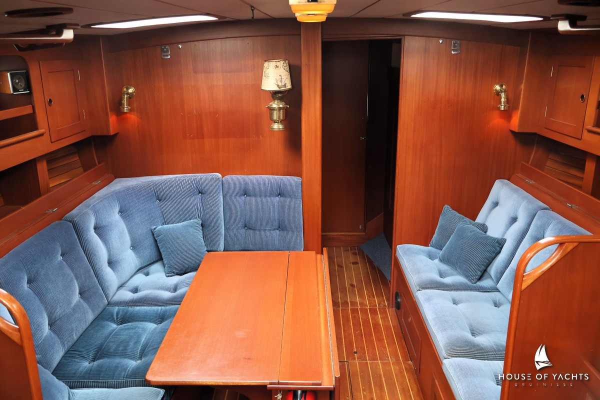 Hallberg-Rassy 42E