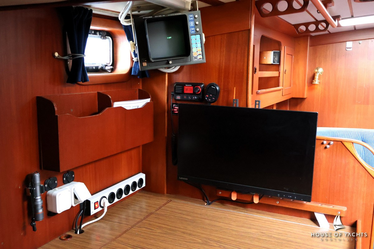 Hallberg-Rassy 42E