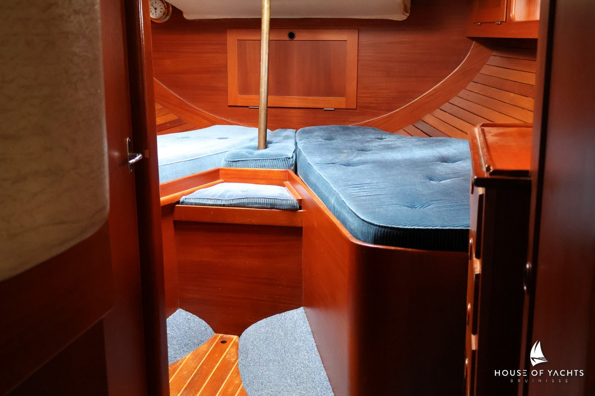 Hallberg-Rassy 42E